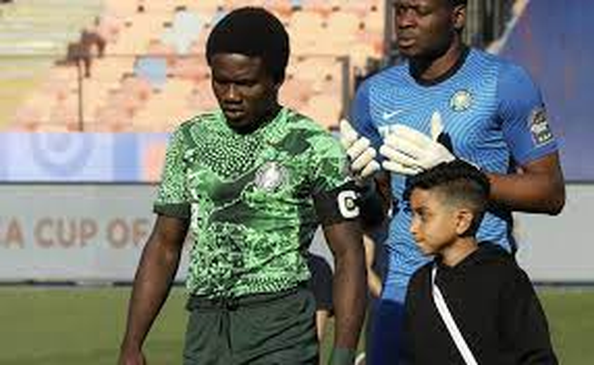 Daniel Bameyi, defensor del equipo nigeriano, revolucionó al país tras descubrir que se inventó su club de procedencia para poder jugar el Mundial Sub-20, según informes de FIFA. Fue inscripto como jugador del Yum Yum, que no existiría.
