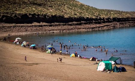 Adiós al estrés: un pequeño pueblo de la Patagonía con vistas a un gran lago ideal para vacacionar en verano Adiós al estrés: un pequeño pueblo de la Patagonía con vistas a un gran lago ideal para vacacionar en verano