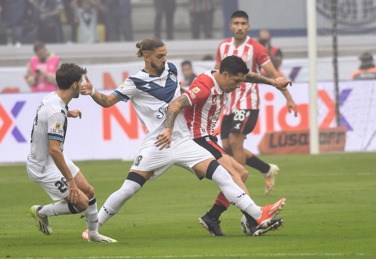 Estudiantes se consagró campeón de la Copa de la Liga 2024 tras vencer a Vélez en la final. Estudiantes se consagró campeón de la Copa de la Liga 2024 tras vencer a Vélez en la final.