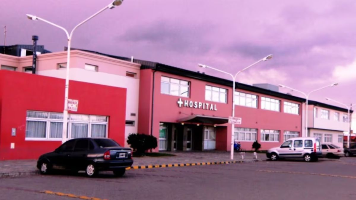 Los médicos del hospital dieron por muerto al pequeño luego de que sufriera un paro cardiorespiratorio, pero su abuela lo encontró con vida en la morgue. Los médicos del hospital dieron por muerto al pequeño luego de que sufriera un paro cardiorespiratorio, pero su abuela lo encontró con vida en la morgue.