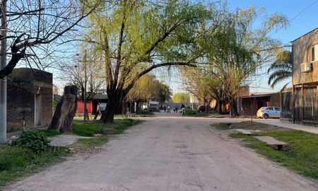 Vecinos de Santa Marta denuncian hechos de inseguridad, usurpaciones y falta de mantenimiento. Vecinos de Santa Marta denuncian hechos de inseguridad, usurpaciones y falta de mantenimiento.
