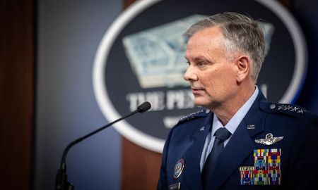 Dejaré que la comunidad de inteligencia y la comunidad de contrainteligencia lo averigüen, afirmó el general de la Fuerza Aérea de los Estados Unidos, Glen VanHerck. Dejaré que la comunidad de inteligencia y la comunidad de contrainteligencia lo averigüen, afirmó el general de la Fuerza Aérea de los Estados Unidos, Glen VanHerck.
