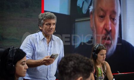 El fotógrafo Eduardo Rotondo, que estuvo en la guerra de Malvinas, contó en AIRE cómo fueron esos días de trabajo y habló de las tapas de la revista Gente, a la que le vendía las fotos. El fotógrafo Eduardo Rotondo, que estuvo en la guerra de Malvinas, contó en AIRE cómo fueron esos días de trabajo y habló de las tapas de la revista Gente, a la que le vendía las fotos.