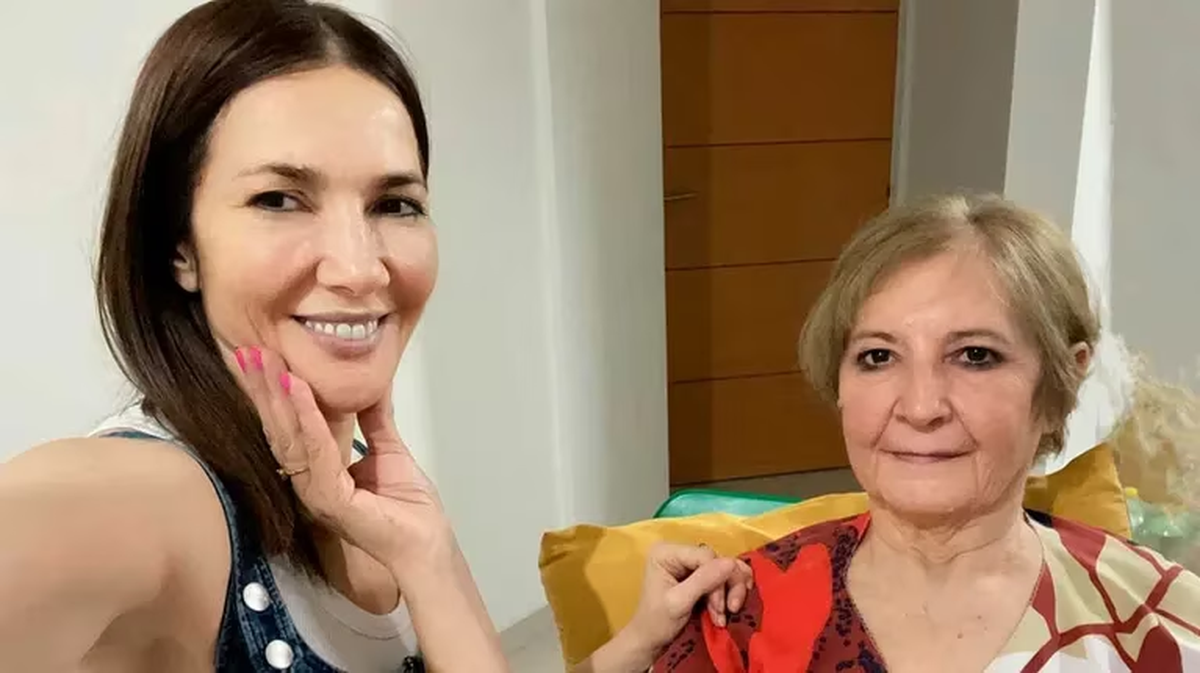 Cristina Pérez junto a su madre. Cristina Pérez junto a su madre.