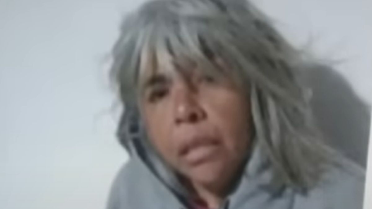 Una mujer murió tras pasar horas en la calle.