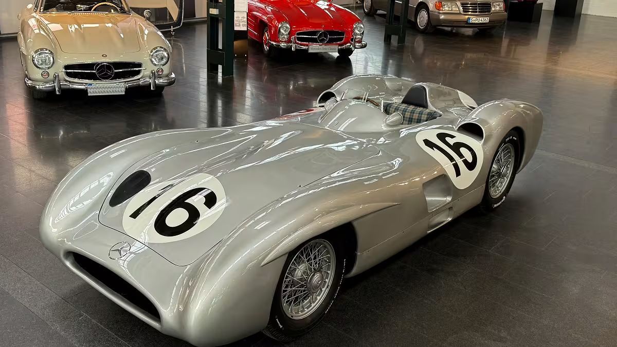 Franco Colapinto manejará una réplica exacta del legendario Mercedes-Benz W196, el auto con el que Fangio marcó una era. Franco Colapinto manejará una réplica exacta del legendario Mercedes-Benz W196, el auto con el que Fangio marcó una era. 