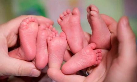 El parto, considerado de alta complejidad y baja frecuencia, demandó una coordinación precisa entre obstetricia, neonatología y enfermería. El parto, considerado de alta complejidad y baja frecuencia, demandó una coordinación precisa entre obstetricia, neonatología y enfermería.