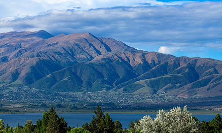 Tucumán es uno de los destinos más destacados de Argentina, principalmente por su historia y sus paisajes naturales. Tucumán es uno de los destinos más destacados de Argentina, principalmente por su historia y sus paisajes naturales.