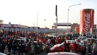 ¿Argentina se queda sin Coca-Cola?: el paro de trabajadores que genera preocupación