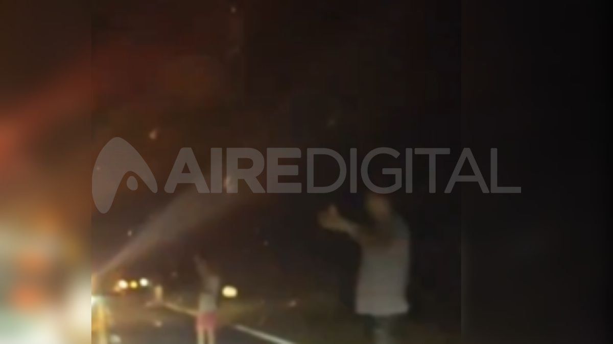 Captura de un video registrado desde un auto en movimiento.