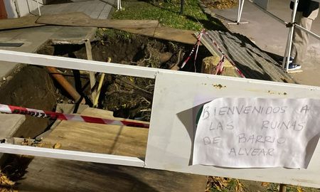 El hundimiento en República de Siria al 4400 sigue creciendo. Vecinos reclaman respuestas y advierten riesgo de derrumbe. El hundimiento en República de Siria al 4400 sigue creciendo. Vecinos reclaman respuestas y advierten riesgo de derrumbe.
