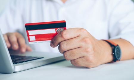 La mujer denunció estafas por un gran monto de dinero. La mujer denunció estafas por un gran monto de dinero.
