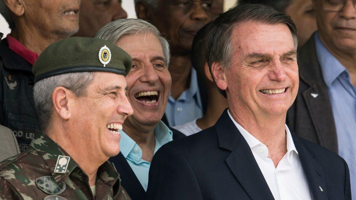 Bolsonaro da indicios de que el ministro de Defensa será su compañero de fórmula.