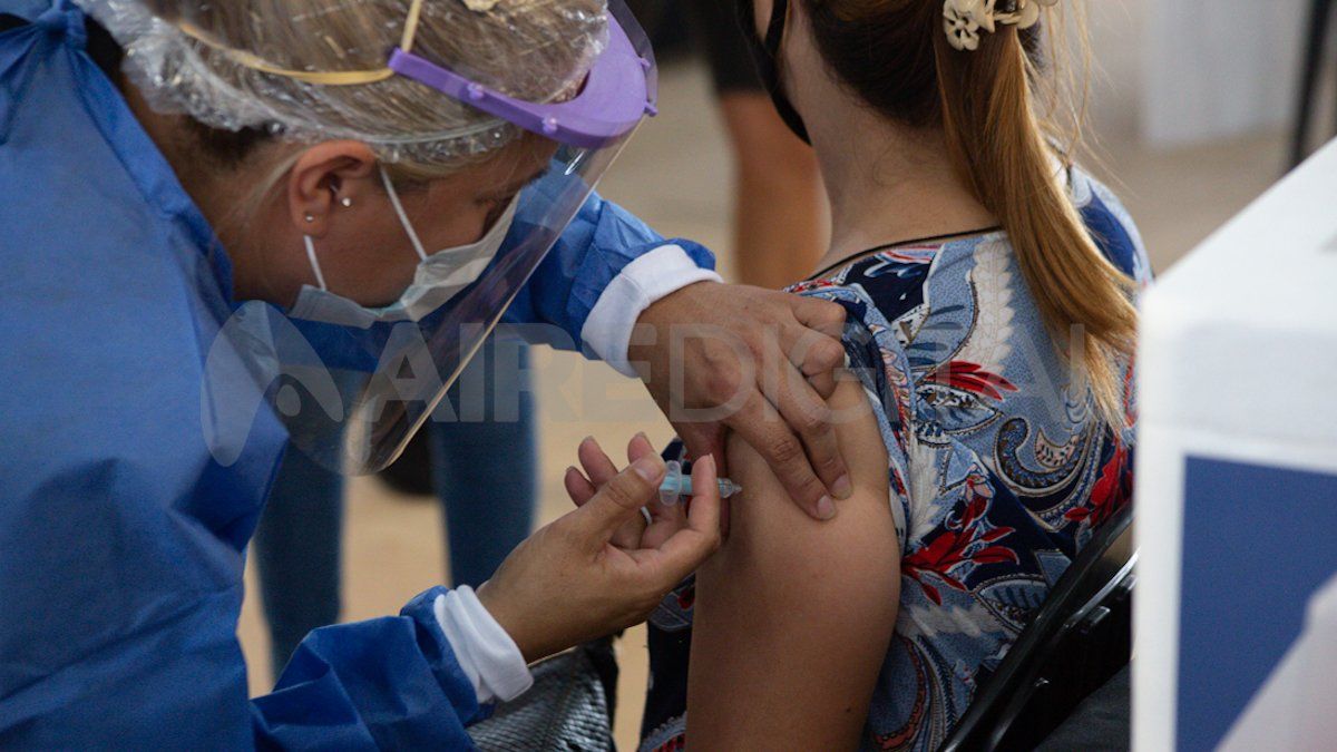 La posibilidad de combinar dosis para completar los esquemas de inmunización ante la escasez transitoria de ciertas vacunas fue anunciada esta semana por la ministra de Salud de la Nación