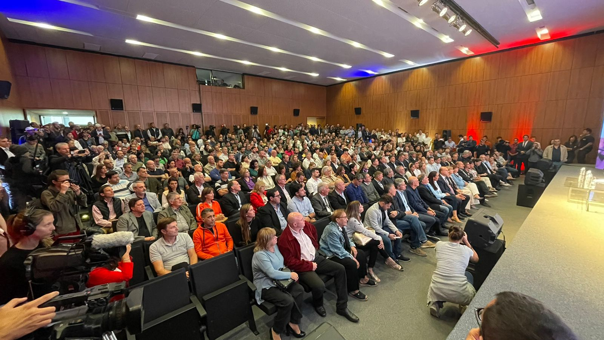 El acto de presentación del libro de Roberto Mirabella se llevó a cabo en el auditorio principal del Museo de la Constitución. 