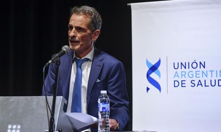 Claudio Belocopitt advirtió esta tarde que fracasó el diálogo con el Gobierno y señaló que el sistema no está en condiciones de seguir funcionando. Claudio Belocopitt advirtió esta tarde que fracasó el diálogo con el Gobierno y señaló que el sistema no está en condiciones de seguir funcionando.