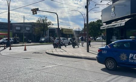 Un fuerte accidente de tránsito se registró este jueves por la tarde en la ciudad de Santa Fe, en la intersección de Avenida Peñaloza y Castelli. Un fuerte accidente de tránsito se registró este jueves por la tarde en la ciudad de Santa Fe, en la intersección de Avenida Peñaloza y Castelli.