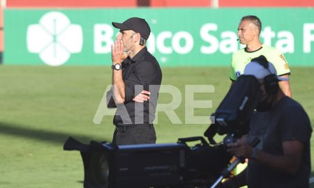 Unión cayó ante Atlético Tucumán y Juan Manuel Azconzábal apuntó a corregir errores para la próxima fase de la Copa Diego Maradona. Unión cayó ante Atlético Tucumán y Juan Manuel Azconzábal apuntó a corregir errores para la próxima fase de la Copa Diego Maradona.