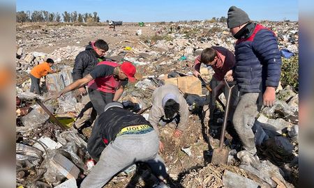 Prohíben ingresar al basural de Las Parejas donde empleados municipales encontraron miles de dólares Prohíben ingresar al basural de Las Parejas donde empleados municipales encontraron miles de dólares