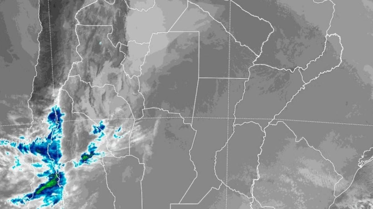 La imagen satelital muestra que los d&iacute;as fr&iacute;os continuar&aacute;n en Santa Fe y la regi&oacute;n.