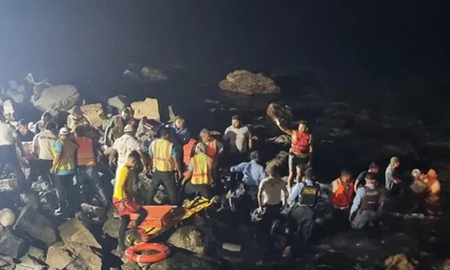 Una avioneta perdió el control y cayó al mar tras despegar en la isla de Roatán con 18 pasajeros. Una avioneta perdió el control y cayó al mar tras despegar en la isla de Roatán con 18 pasajeros.