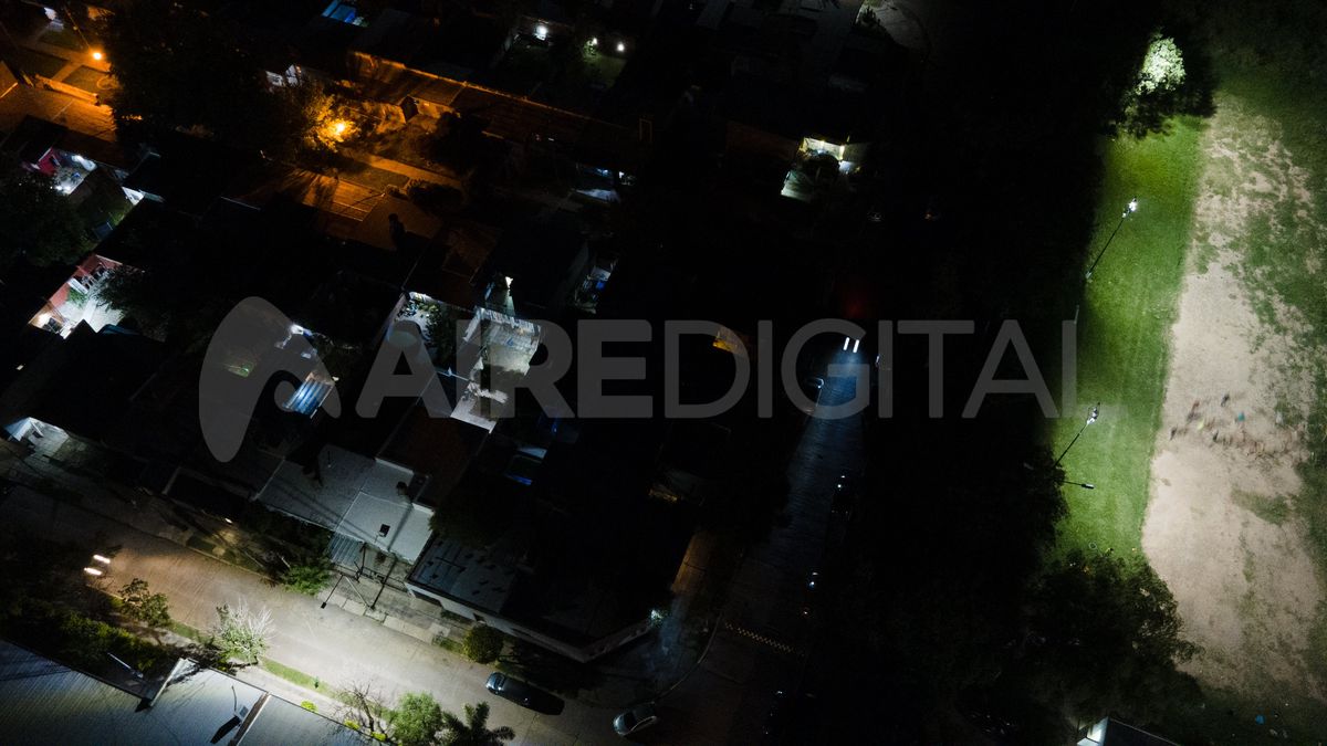 El barrio presenta una situación crítica en su alumbrado público con manzanas totalmente a oscuras. El barrio presenta una situación crítica en su alumbrado público con manzanas totalmente a oscuras.