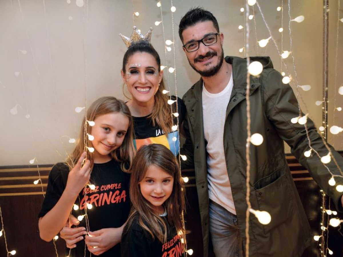 La historia de amor de Soledad y Jeremías continuó creciendo con la llegada de sus hijas. La historia de amor de Soledad y Jeremías continuó creciendo con la llegada de sus hijas.