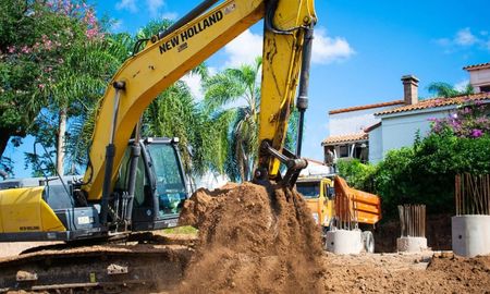 Las tareas avanzan con la demolición de la vivienda ubicada en la intersección de 7 de Marzo y Mitre de Santo Tomé. Las tareas avanzan con la demolición de la vivienda ubicada en la intersección de 7 de Marzo y Mitre de Santo Tomé.