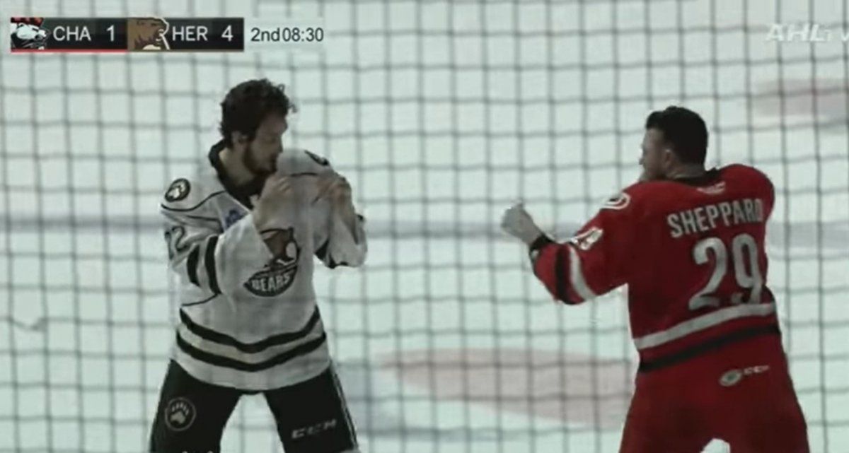 Un jugador de hockey fue hospitalizado por pelear en un partido