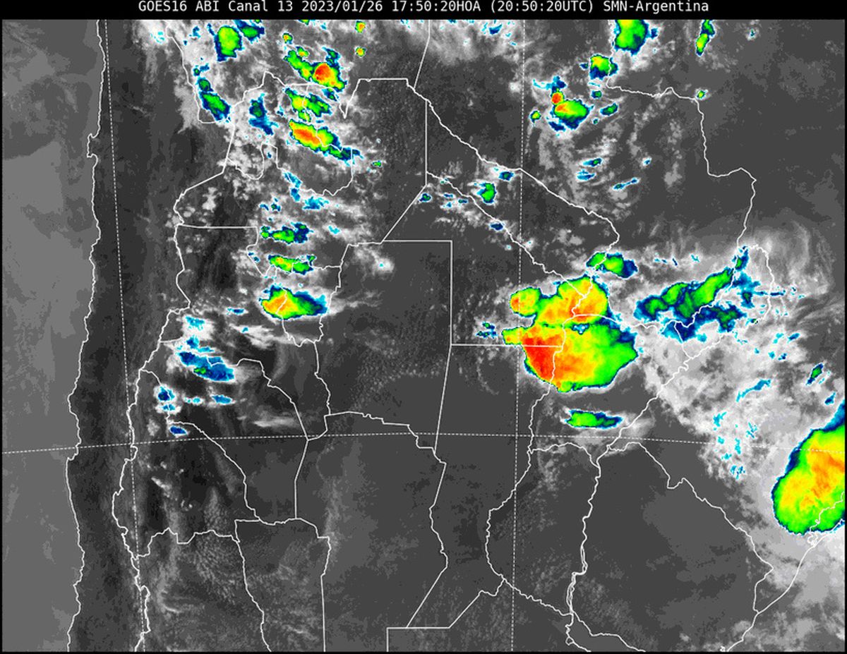 En la imagen satelital se observa que el cielo de la provincia tiene poca nubosidad. Solamente el extremo noreste tiene lluvias y tormentas. Sin embargo, la inestabilidad continúa presente, provocando estos cambios hacia buen o mal tiempo. 