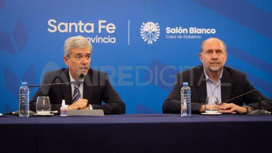 En conferencia de prensa, el gobernador Omar Perotti y el ministro de Economía Walter Agosto explicaron cómo se calculó el monto final del acuerdo de ejecución de sentencia entre el Estado nacional y la Provincia por más de 151 mil millones de pesos.
