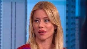 Nicole Neumann usó su auto para seguir al OVNI.