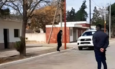 La policía descubrió el cadáver de un niño de 5 años en la casa de una mujer en La Rioja.