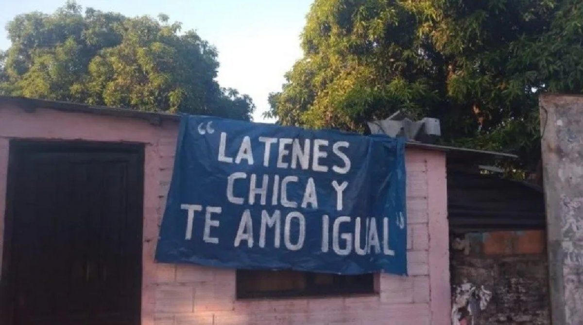 Habló la mujer que dedicó inusual cartel romántico por San Valentín: No lo escraché