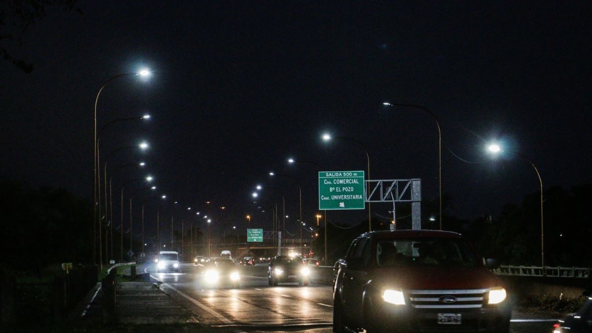 Avanza en la RN 168 la segunda etapa de reposición de luminarias.