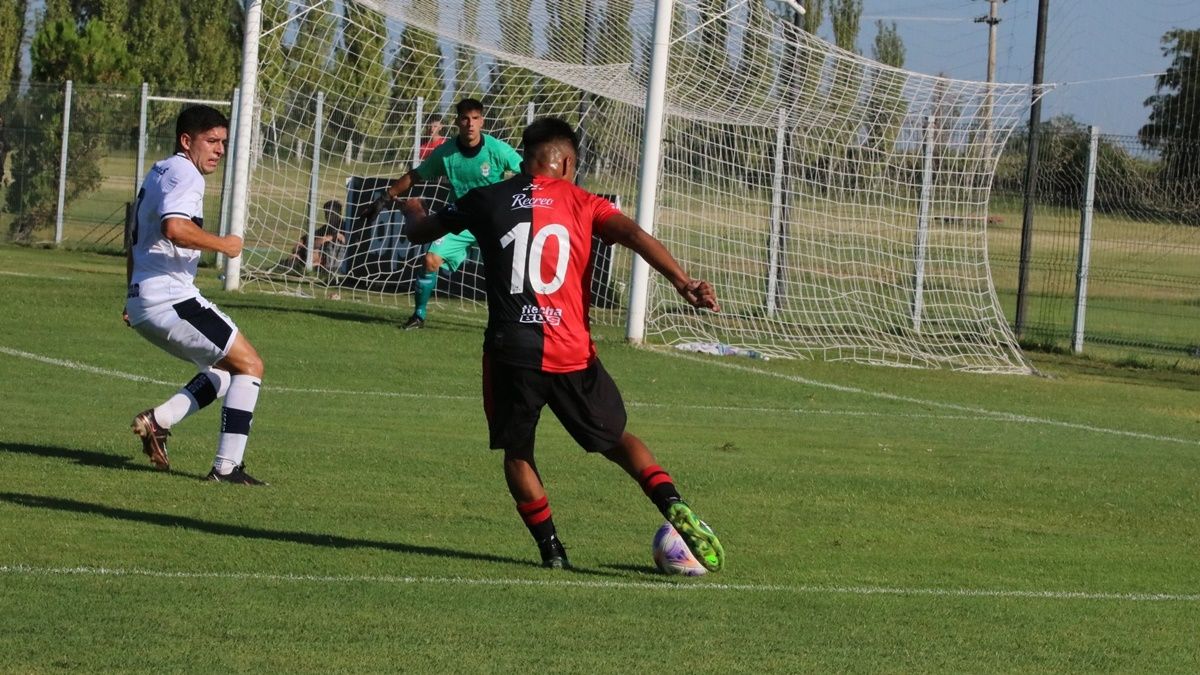 El partido se disputó en el predio 4 de Junio y contó con el arbitraje de Agustín Flores. 