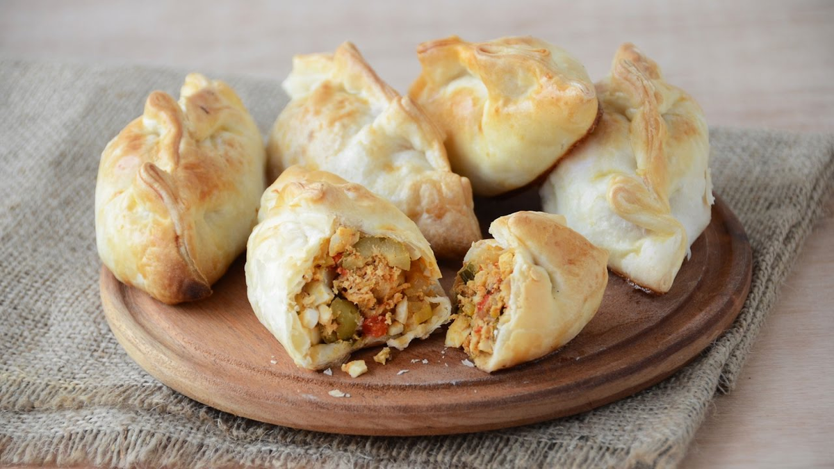 Las empanadas de pollo y puerro son una opción deliciosa para hacer y sorprender a la familia. Las empanadas de pollo y puerro son una opción deliciosa para hacer y sorprender a la familia.