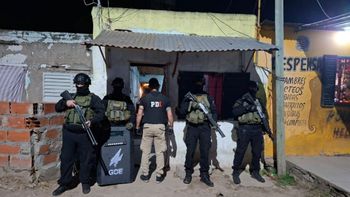 Siete allanamientos en barrio Pompeya: hallaron armas y cocaína fraccionada