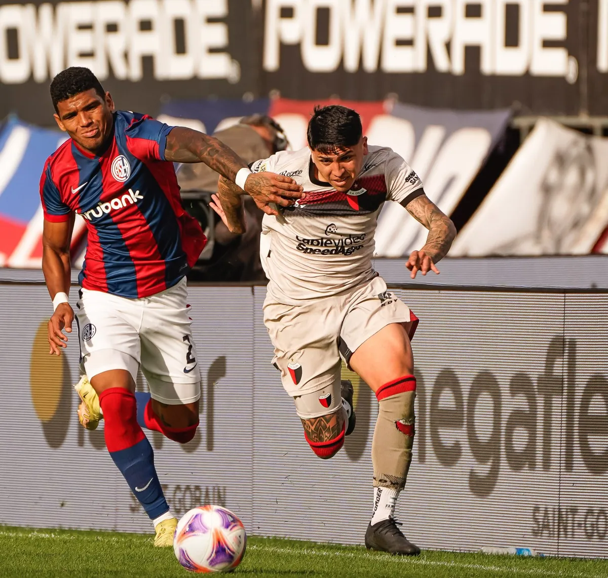 Facundo Farías en Colón ante San Lorenzo.