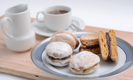 Cómo hacer alfajores glaseados de pera y manzana: receta fácil y deliciosa Cómo hacer alfajores glaseados de pera y manzana: receta fácil y deliciosa