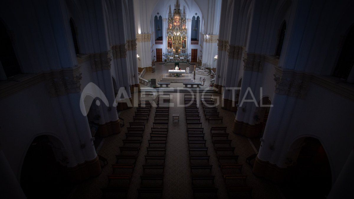 Con la basílica vacía y transmisión en vivo se celebró la misa de pascua en Guadalupe.