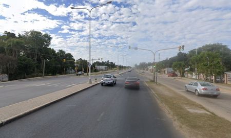 Un motociclista sufrió lesiones leves tras colisionar con un auto en el km 2 de la Ruta 1. Un motociclista sufrió lesiones leves tras colisionar con un auto en el km 2 de la Ruta 1.
