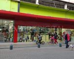 Detuvieron a una mujer que robaba en modalidad mechera en la peatonal. Detuvieron a una mujer que robaba en modalidad mechera en la peatonal.