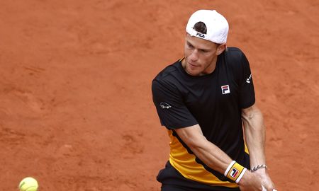 Rafael Nadal sacó a relucir todo su repertorio y Diego Schwartzman no pudo evitar la eliminación en semifinales de Roland Garros. Rafael Nadal sacó a relucir todo su repertorio y Diego Schwartzman no pudo evitar la eliminación en semifinales de Roland Garros.