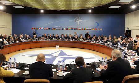 El comunicado de la OTAN ratifica la fuerte unidad y compromiso de continuar trabajando juntos para abordar la amenaza más grave a la seguridad euroatlántica en décadas. El comunicado de la OTAN ratifica la fuerte unidad y compromiso de continuar trabajando juntos para abordar la amenaza más grave a la seguridad euroatlántica en décadas.