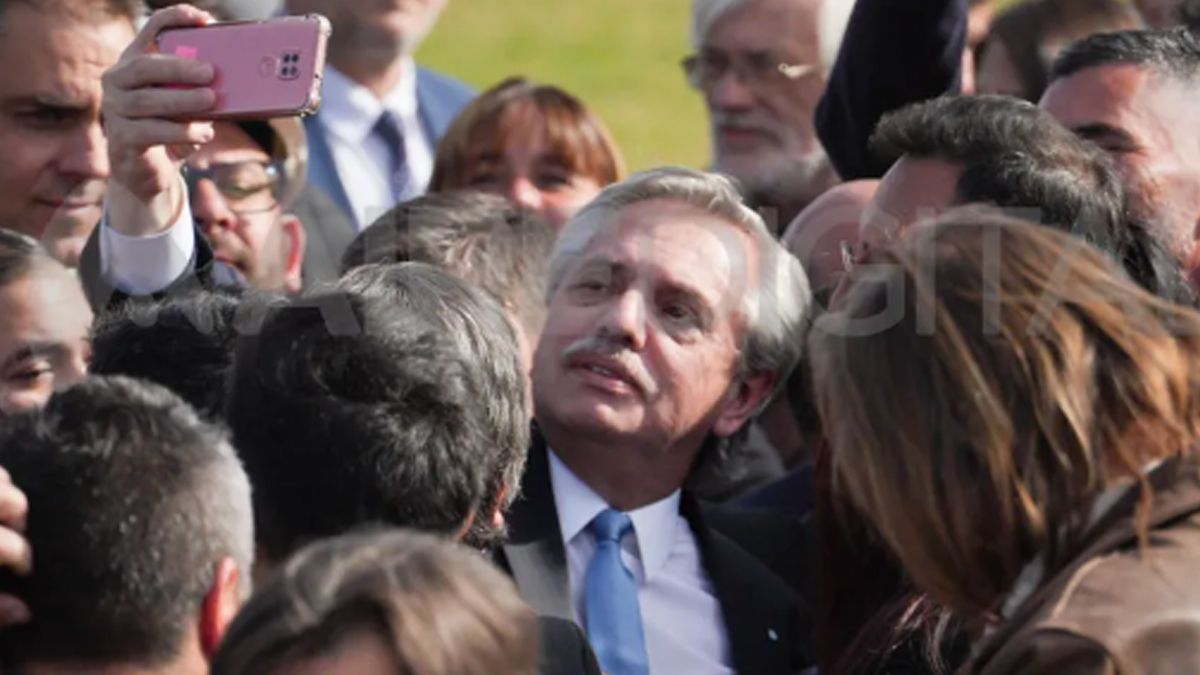 Fuentes de la Casa Gris y del PJ le confirmaron a AIRE que la visita del mandatario nacional sería en el marco de la Feria del Libro Nacional y Popular.