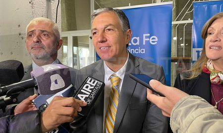 El ministro de Trabajo de la provincia, Juan Manuel Pusineri, sostuvo que “en este momento, los trabajadores del sector público, los de la administración central y los docentes, están cobrando el incremento correspondiente a mayo, que es del 30% de aumento” El ministro de Trabajo de la provincia, Juan Manuel Pusineri, sostuvo que “en este momento, los trabajadores del sector público, los de la administración central y los docentes, están cobrando el incremento correspondiente a mayo, que es del 30% de aumento”