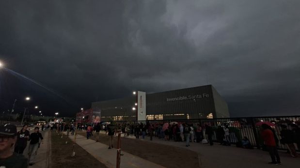 La tormenta llegando a Santa Fe en el Invensible, donde se desarrollan los Juegos Suramericanos.