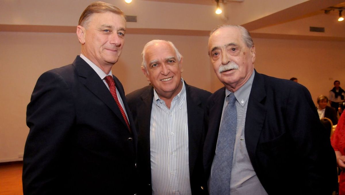 Ricardo Gil Lavedra, actual patrocinante de Vicentín SAIC para defender la estafa perpetrada contra el Estado y contra más de mil productores, fue contratado sin concurso ni licitación por Hermes Binner para reclamar la devolución de un aporte que él mismo votó como legislador.