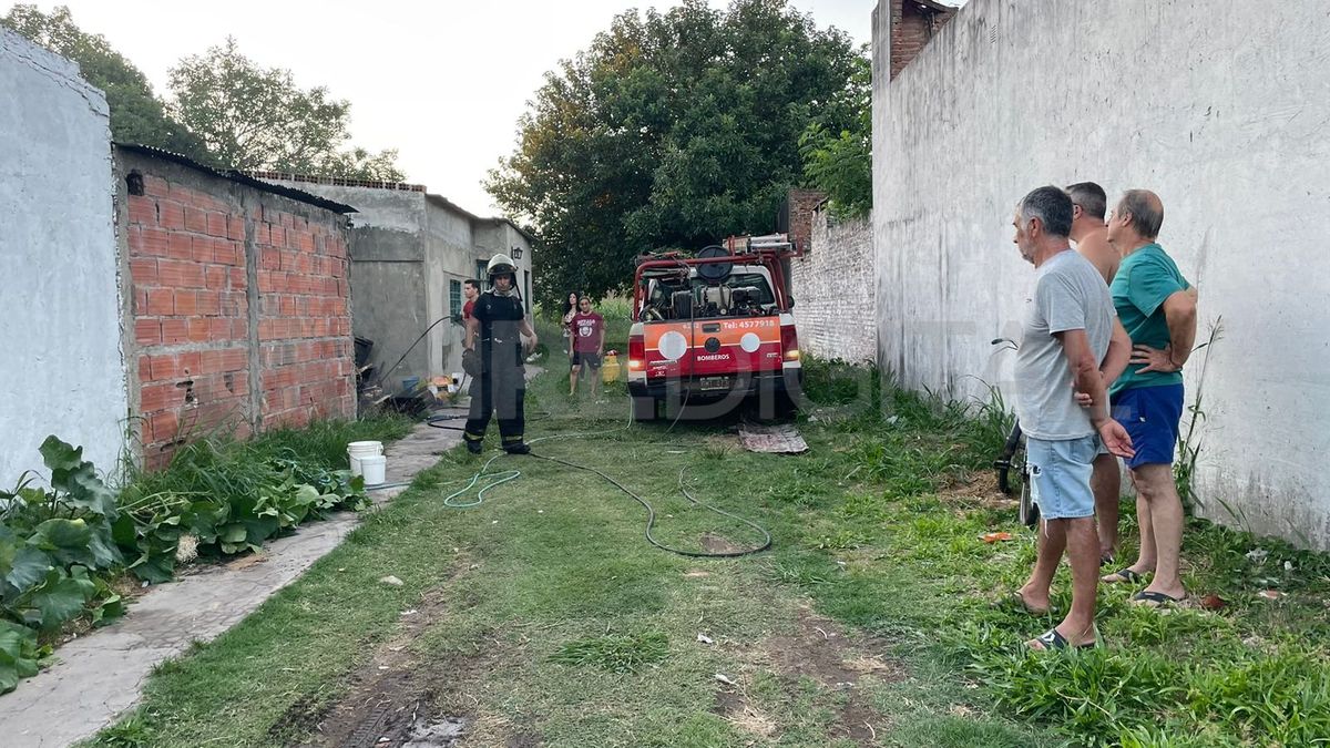 Investigan si en el incendio hubo participación de ladrones que ingresaron a robar en la vivienda.